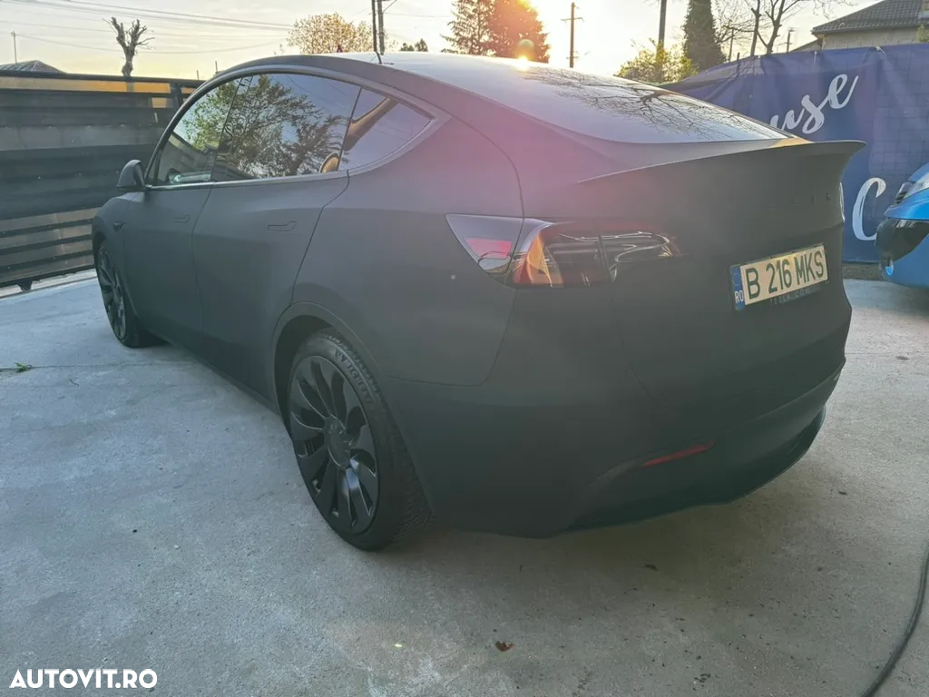 Tesla Model Y - 4