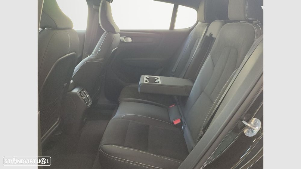 Volvo EC40 82 kWh Twin Motor Performance Black Edition - 15