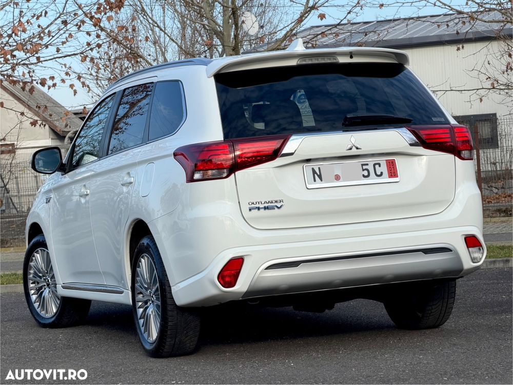 Mitsubishi Outlander 2.4 4WD Plug-In Hybrid - 5