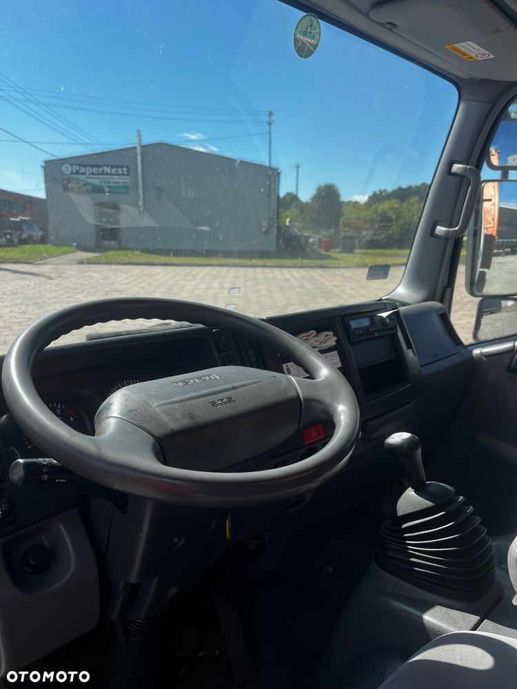 Isuzu NMR85 - 9