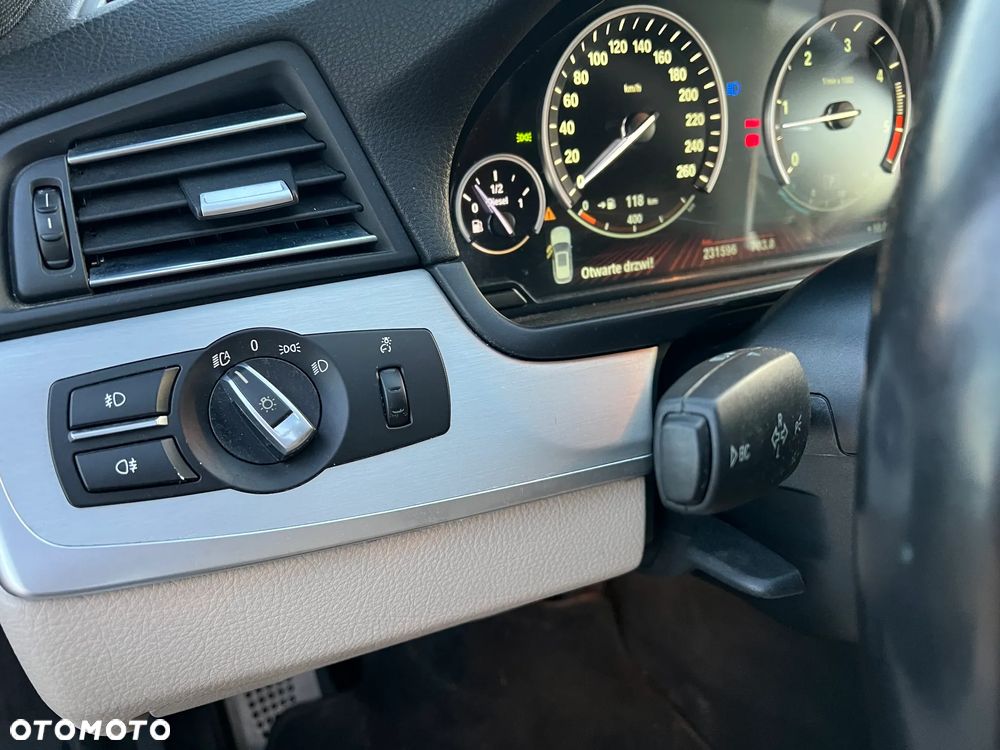 BMW Seria 5 530d xDrive Sport-Aut - 15