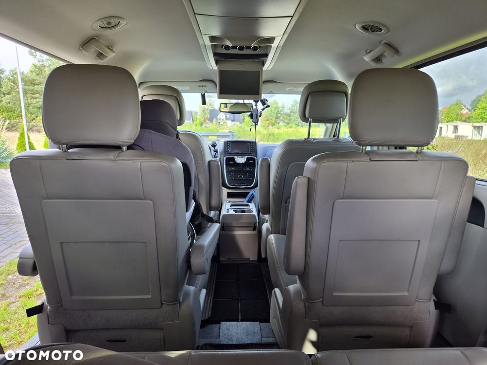 Chrysler Town & Country 3.6 Limited - 13