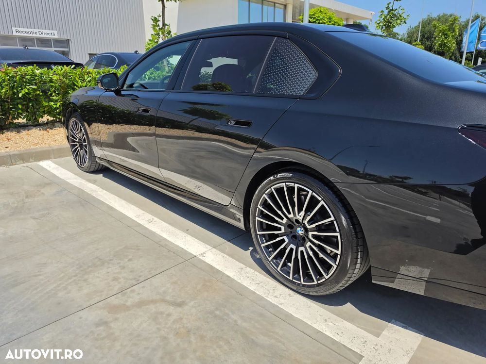 BMW Seria 7 740d xDrive MHEV - 10