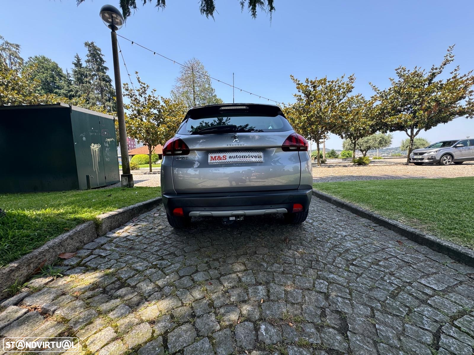 Peugeot 2008 1.2 PureTech Allure EAT6 - 11