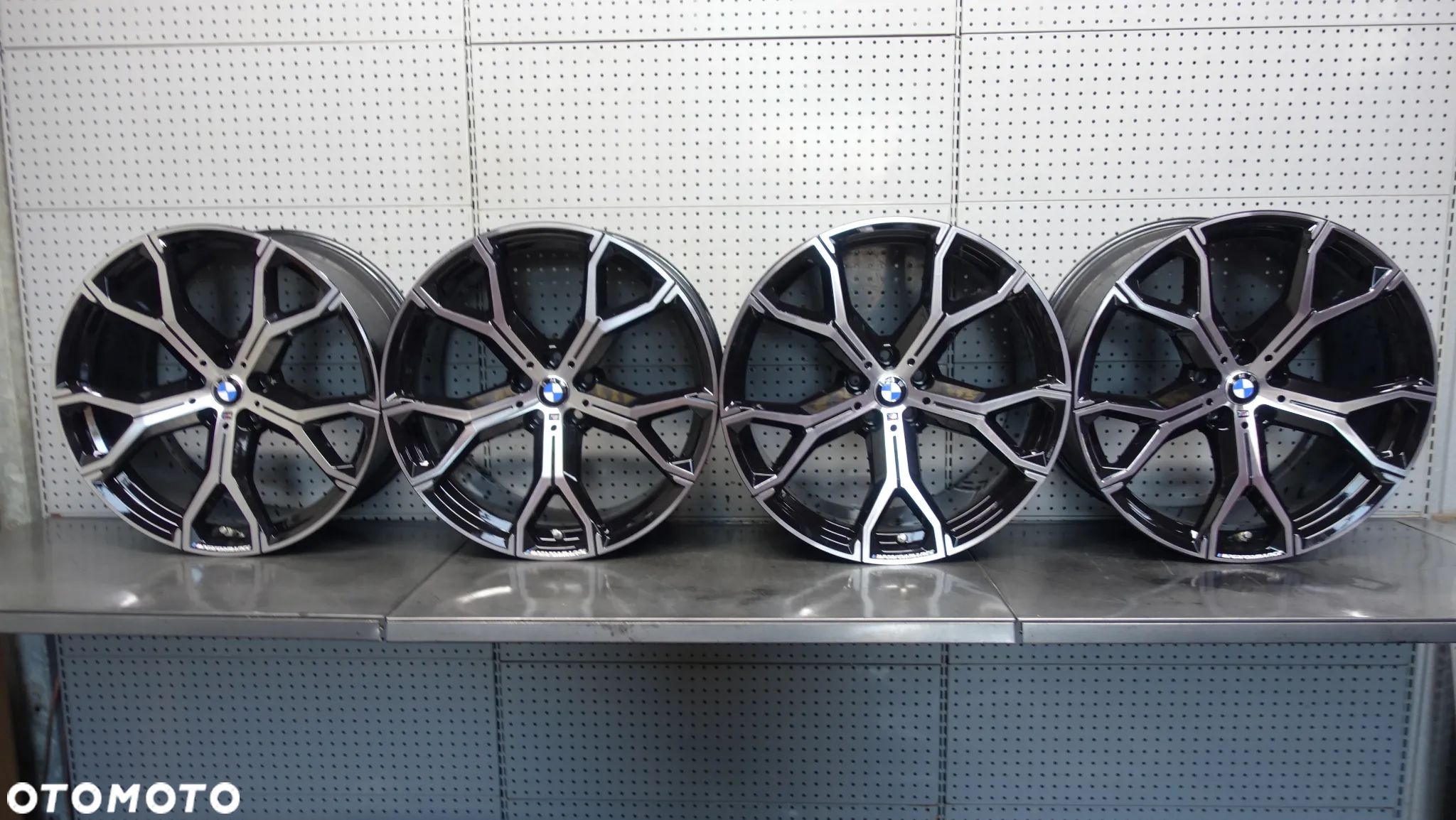Felgi BMW X5 X6 G05 G06 21 9,5 10,5J ET 37 43 5x112 8071998 - 1