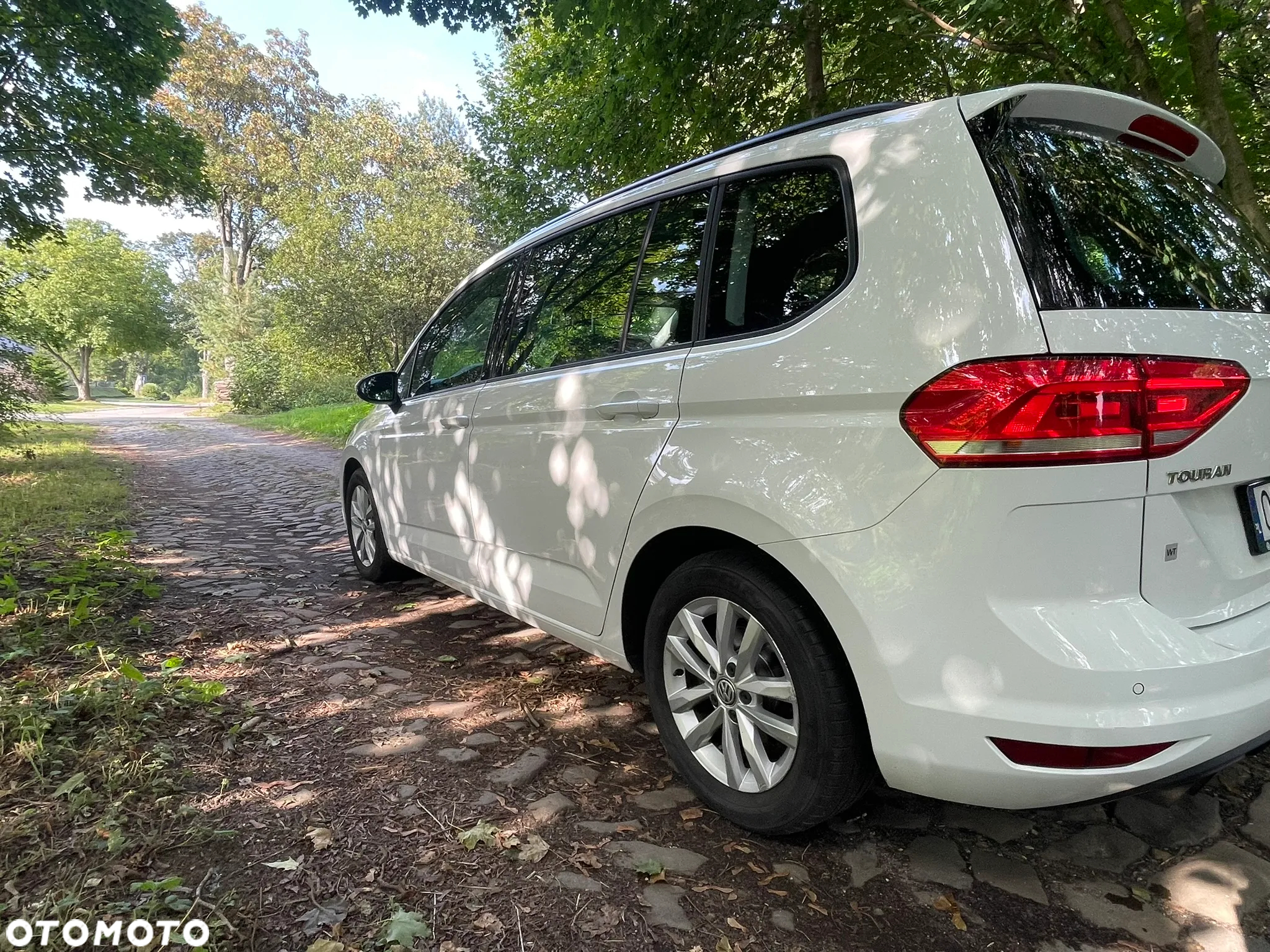 Volkswagen Touran 2.0 TDI BMT Comfortline DSG - 4