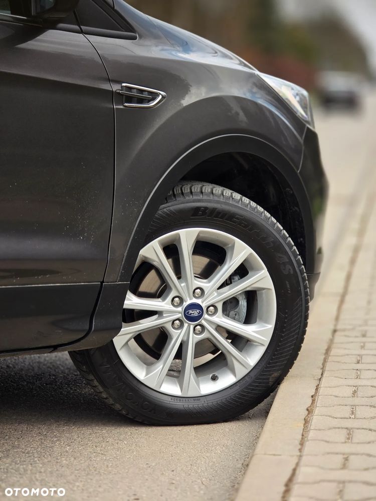 Ford Kuga 1.5 EcoBoost 2x4 Titanium - 36