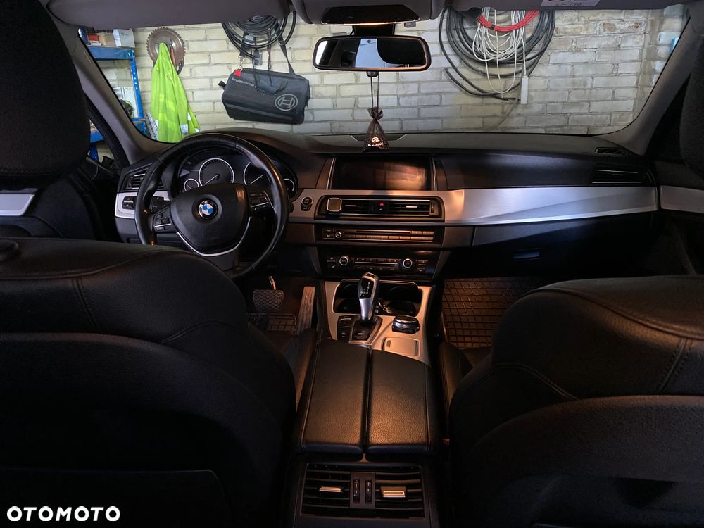 BMW Seria 5 520d xDrive - 10