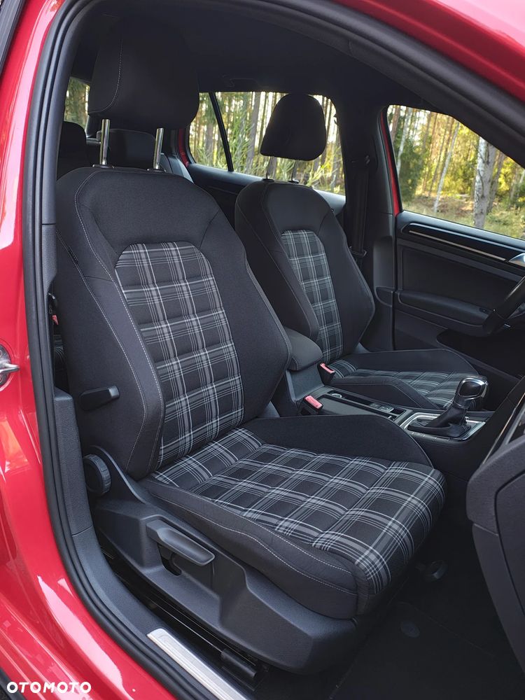 Volkswagen Golf - 30