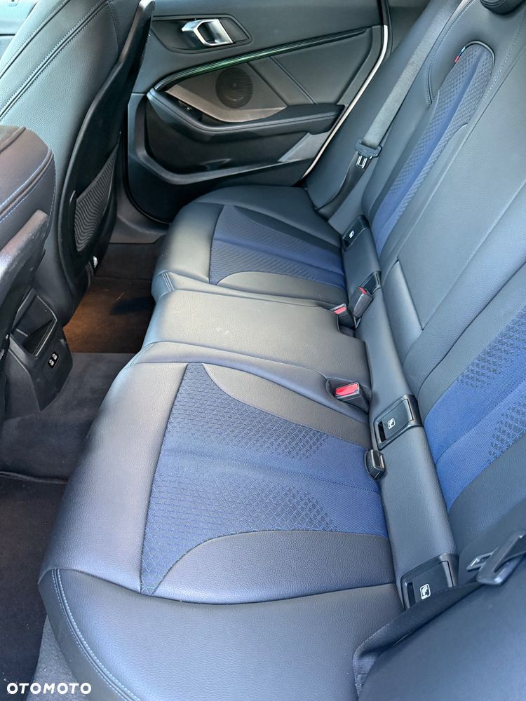BMW Seria 2 218d - 22