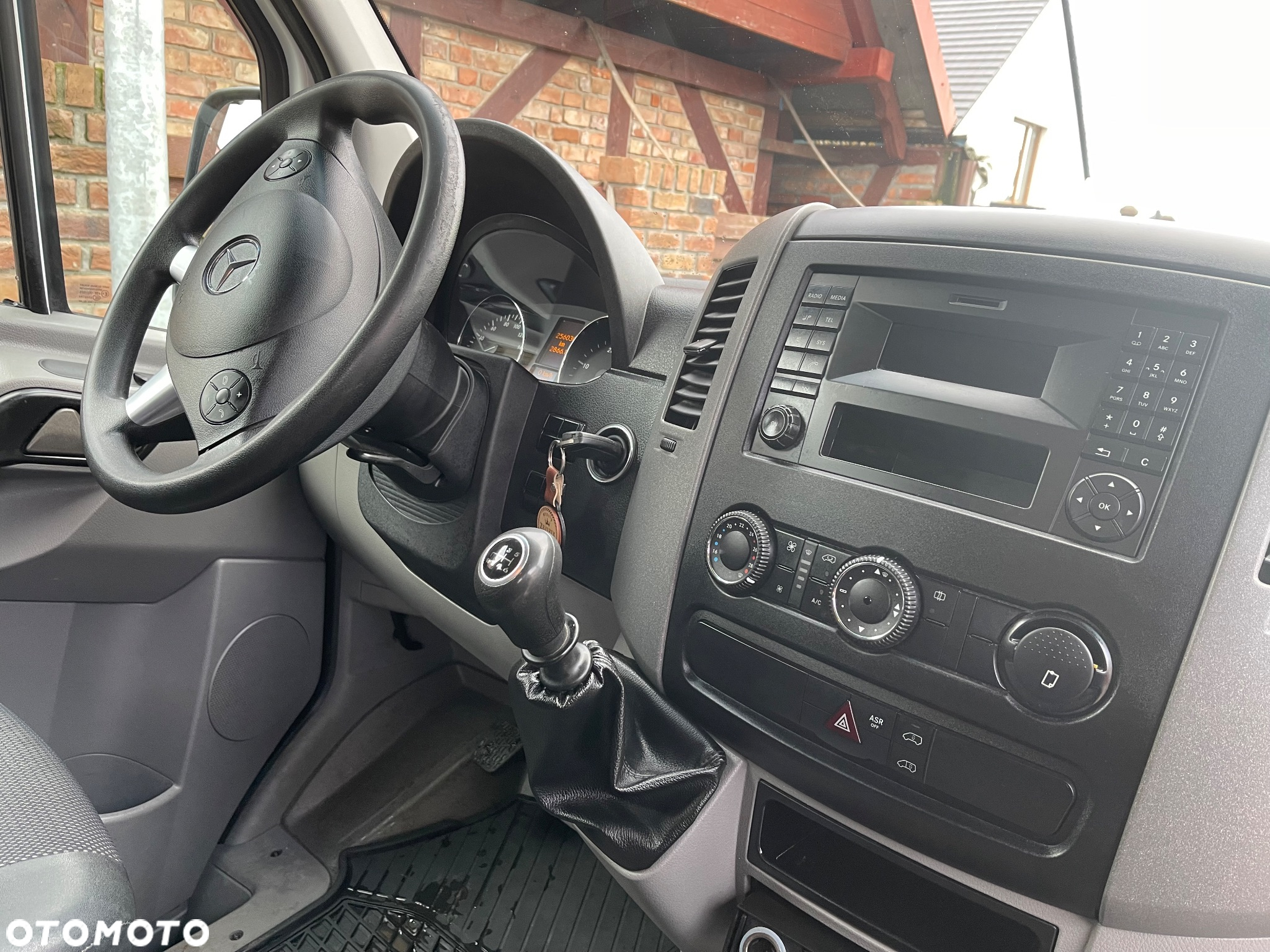 Mercedes-Benz Sprinter - 13