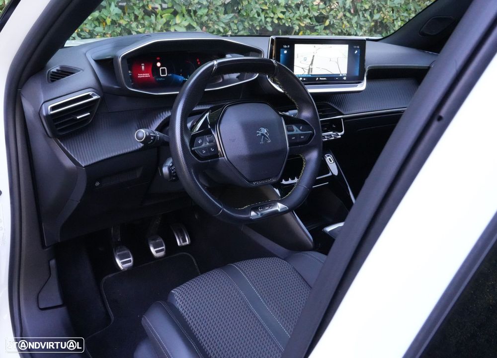 Peugeot 2008 1.2 PureTech GT Line - 21