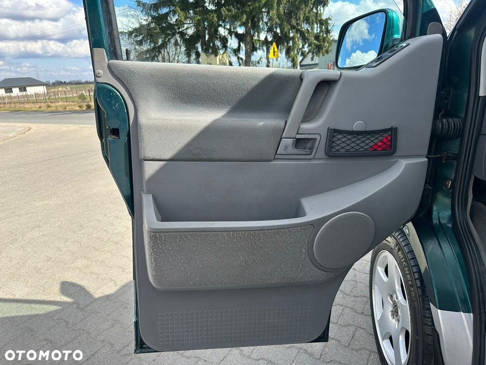 Volkswagen Multivan - 8