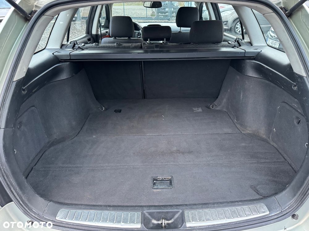 Toyota Avensis 1.8 VVT-i Sol - 21