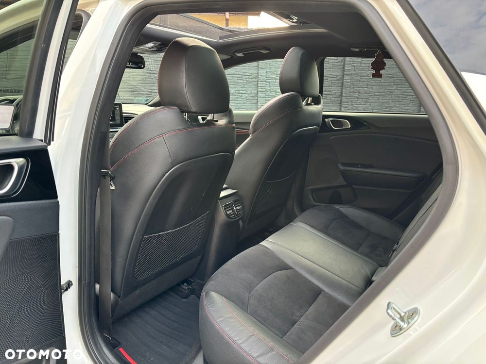 Kia ProCeed 1.6 T-GDI GT DCT - 11