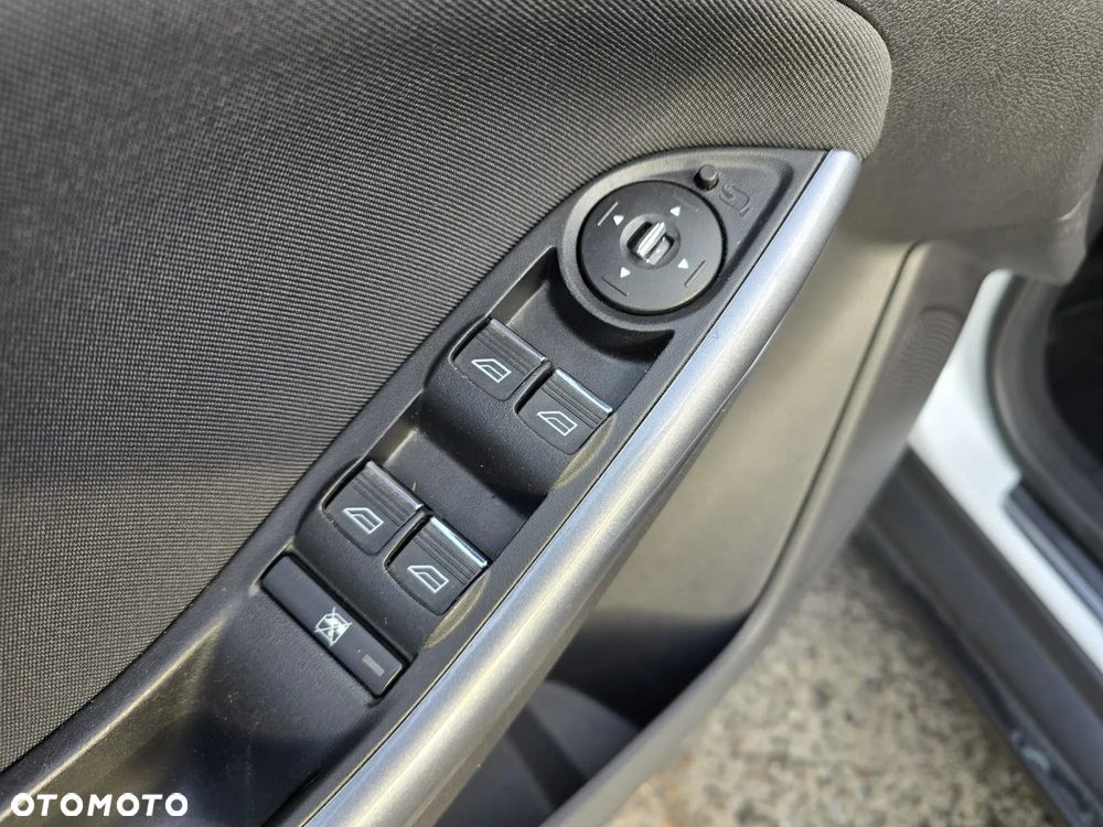 Ford Focus 1.0 EcoBoost Titanium - 24