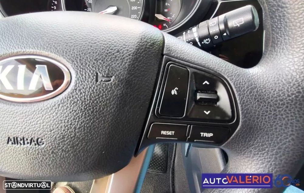 Kia Rio 1.2 CVVT EX — fotografia 17