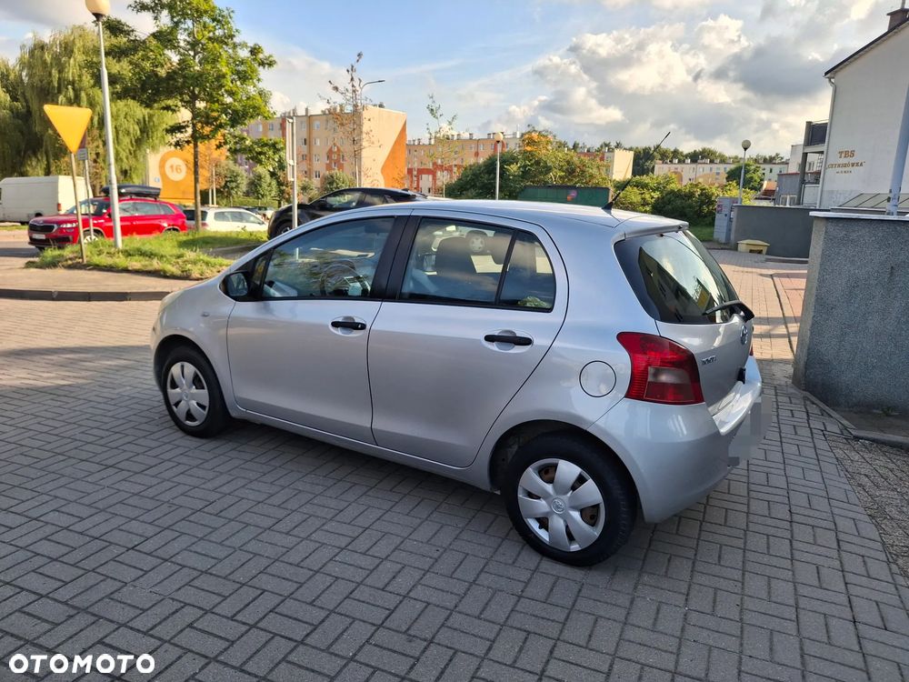 Toyota Yaris 1.0 Luna A/C - 11