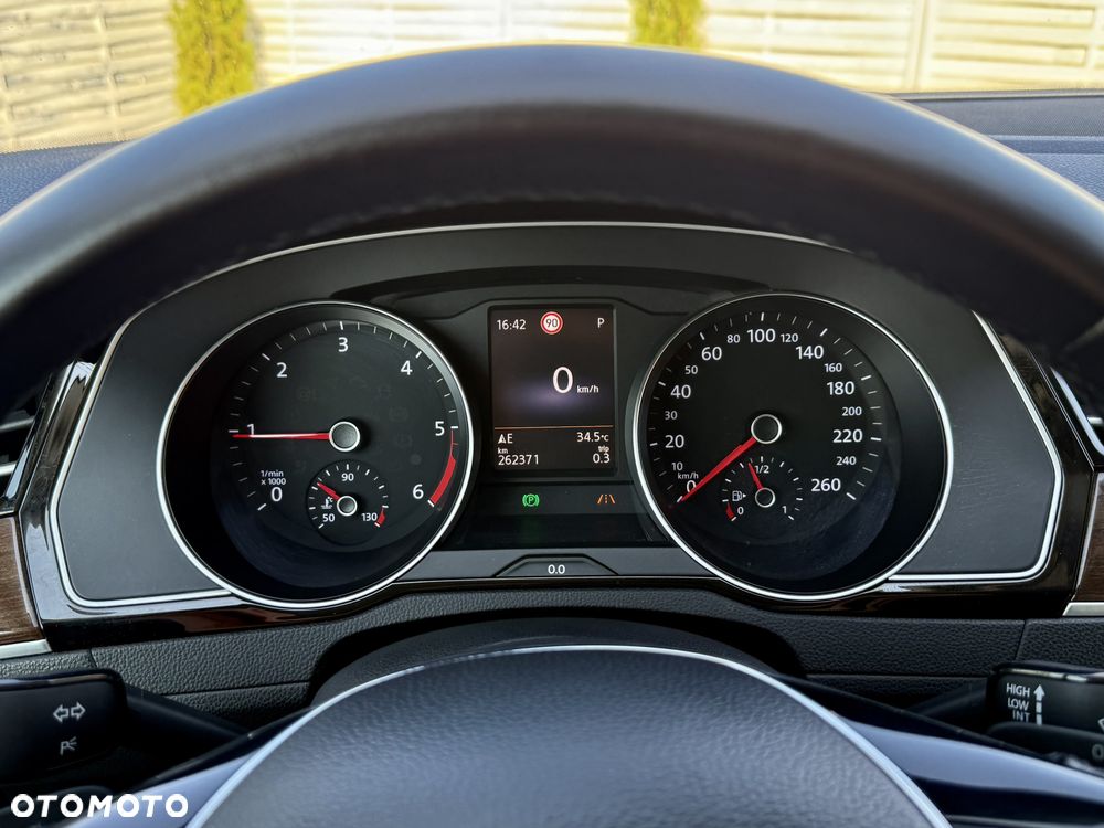 Volkswagen Passat - 14