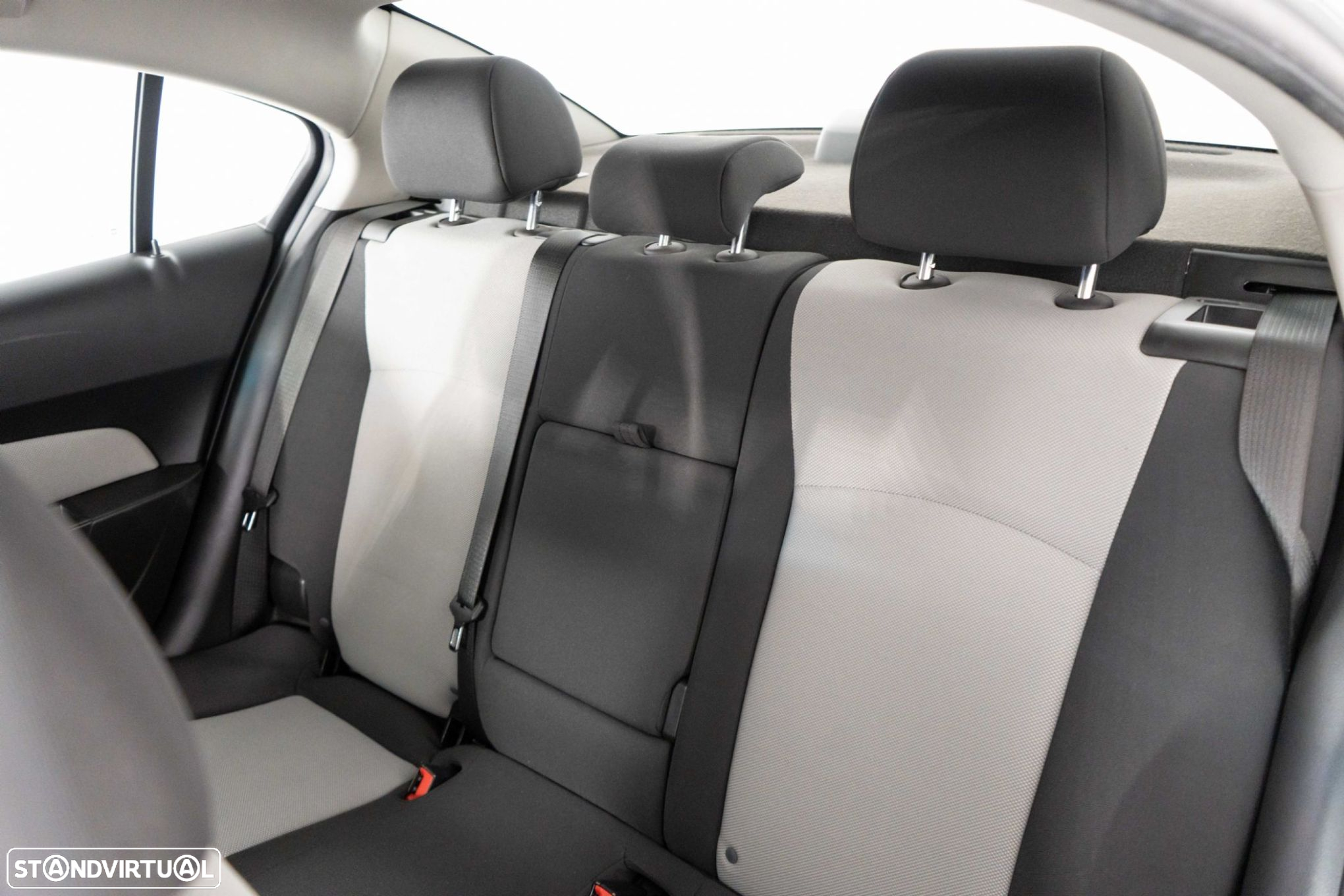 Chevrolet Cruze 1.6 LS - 9