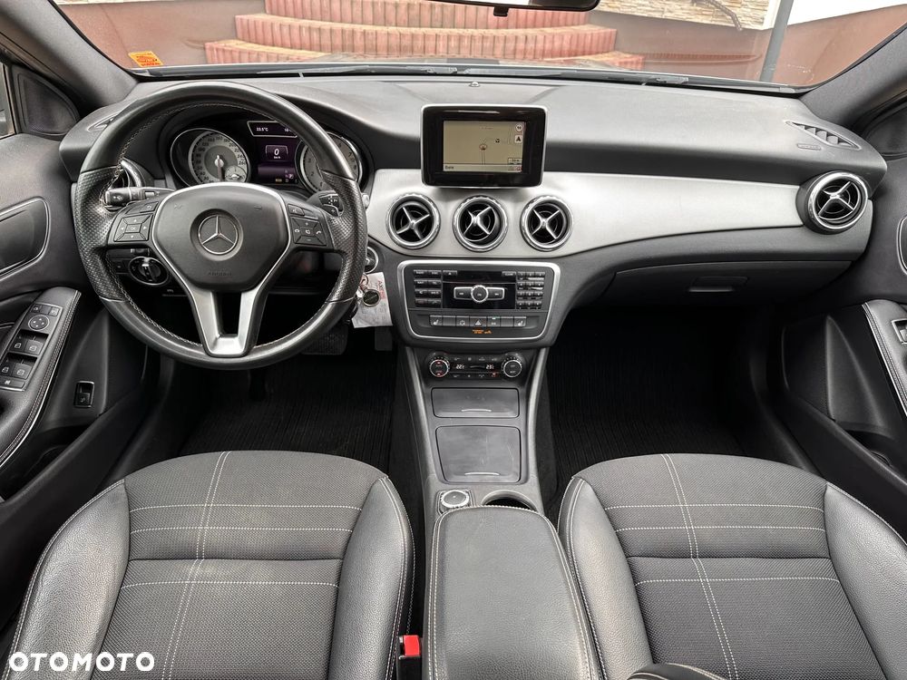 Mercedes-Benz GLA 200 7G-DCT - 19