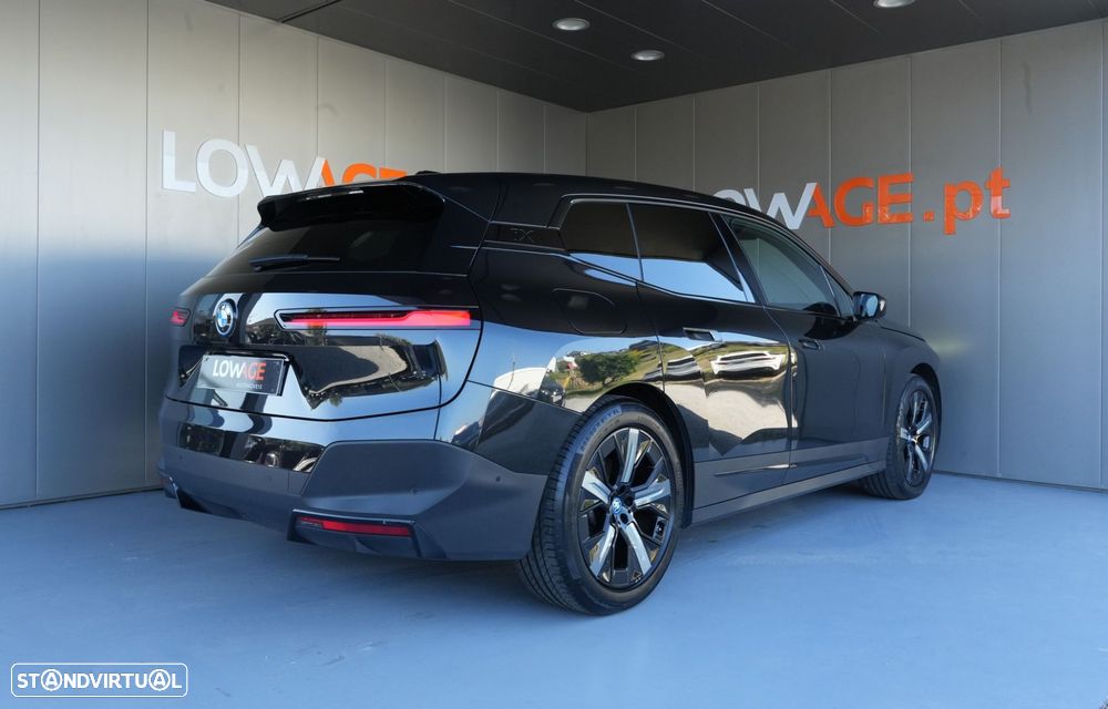 BMW iX xDrive 40 Pack Desportivo - 4