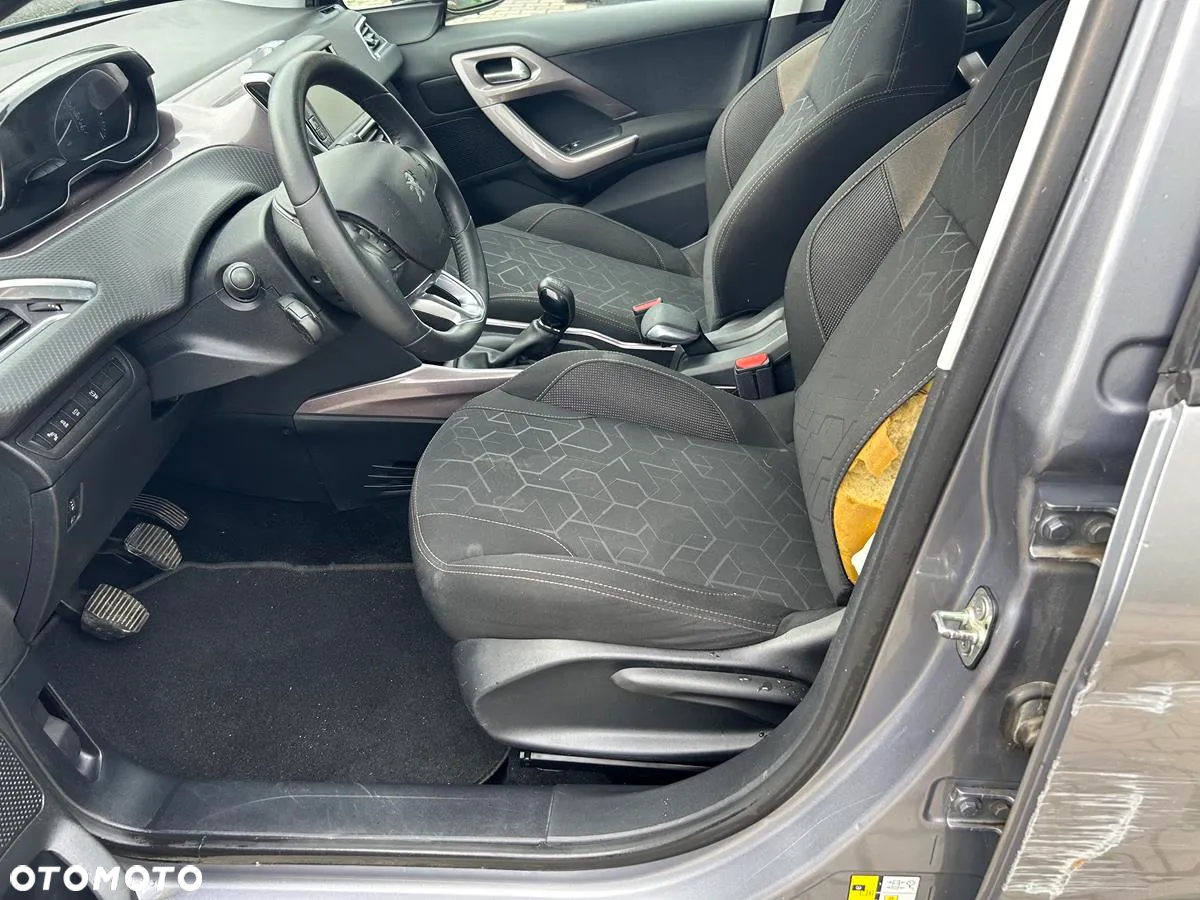 Peugeot 2008 1.6 e-HDi Allure S&S - 10