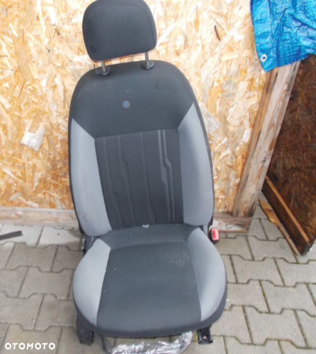 FOTEL PASAŻERA PRAWY FIAT DOBLO 2010-2020 - 1
