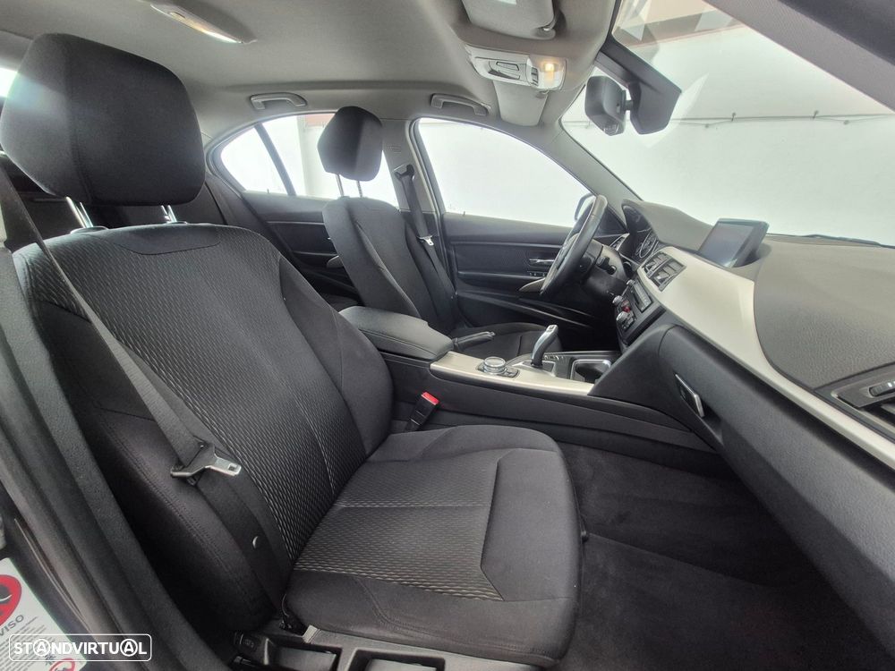 BMW 316 i Line Modern Auto - 23