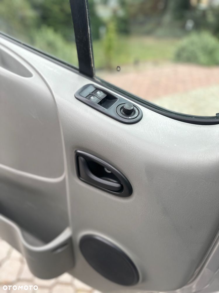 Renault Trafic - 15