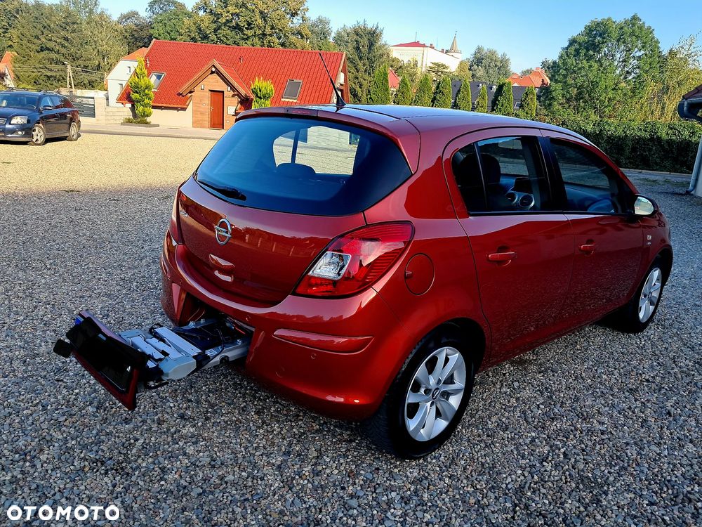 Opel Corsa 1.4 16V Cosmo - 7