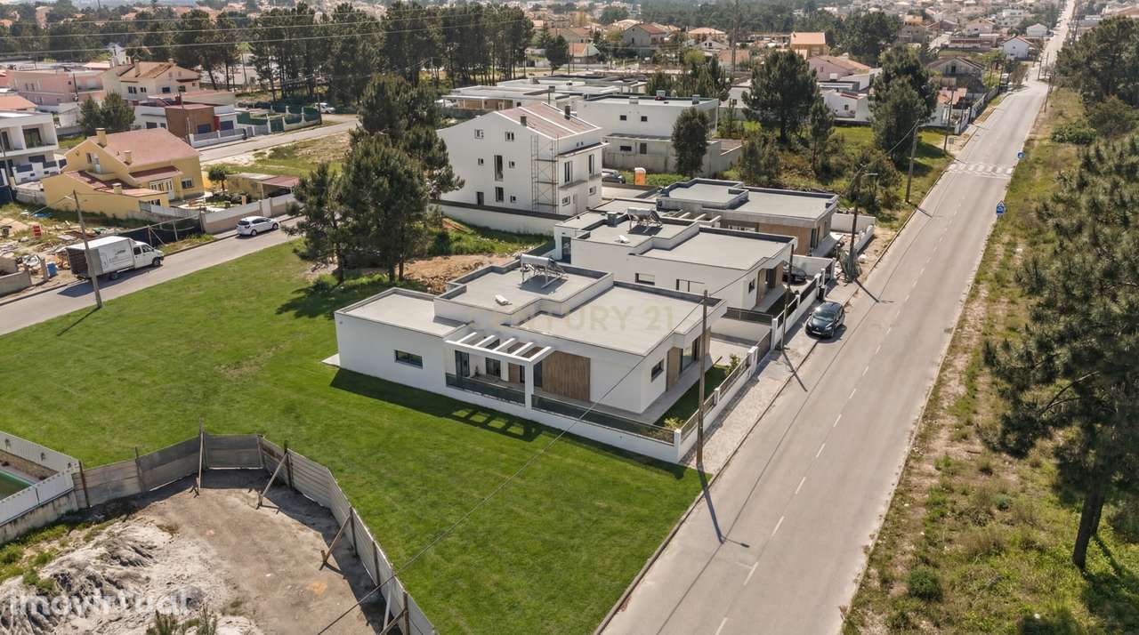 Moradia Isolada T3 com Suite, Open Space e Piscina | Fernão Ferro - Grande imagem: 4/6
