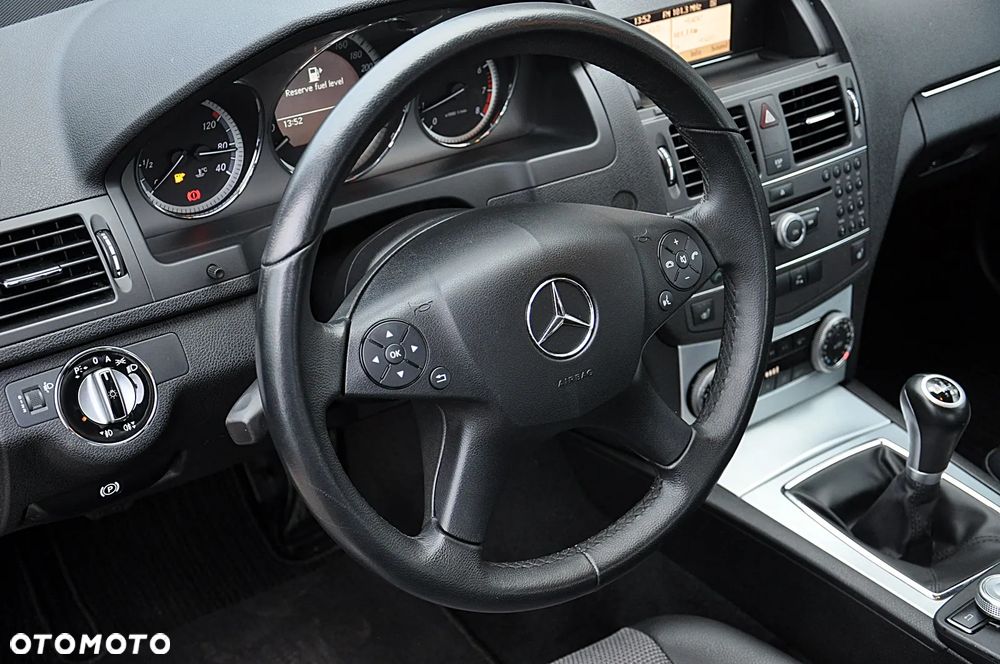 Mercedes-Benz Klasa C 180 Kompressor BlueEFFICIENCY Avantgarde - 16