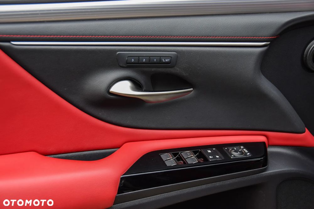 Lexus ES 300h F Sport Edition - 16