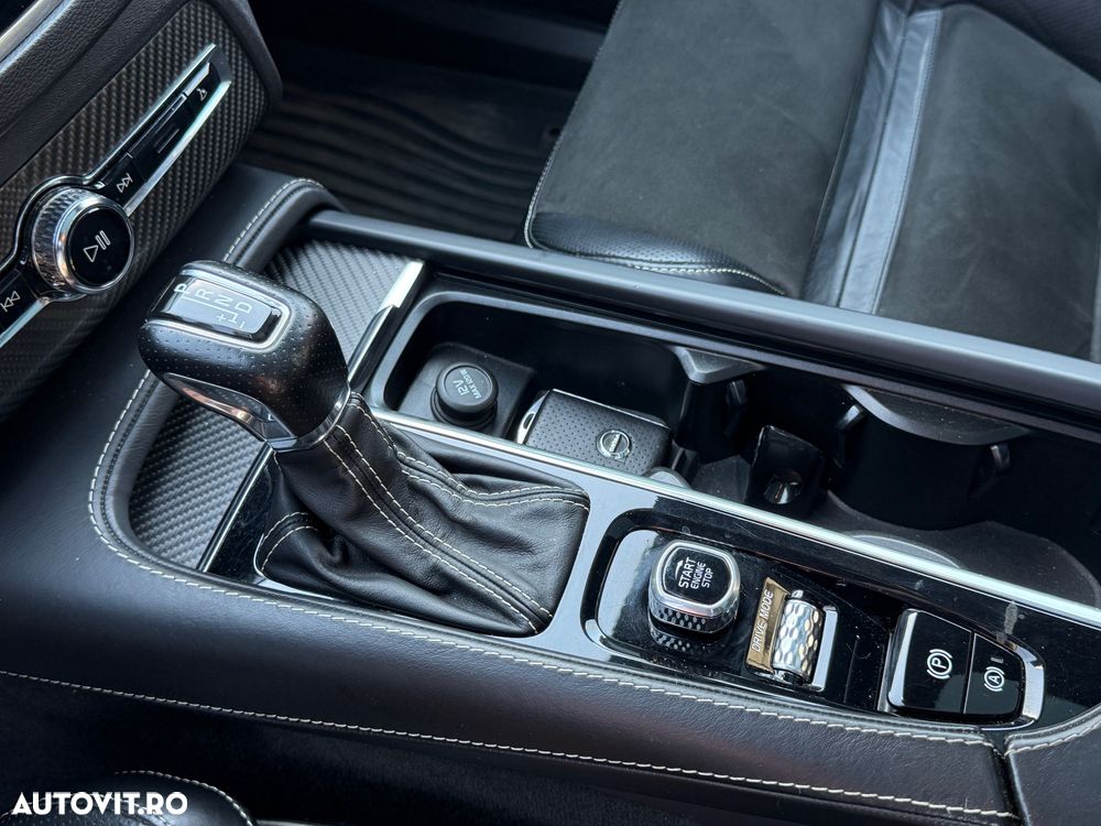 Volvo XC 90 D5 AWD Geartronic RDesign - 20