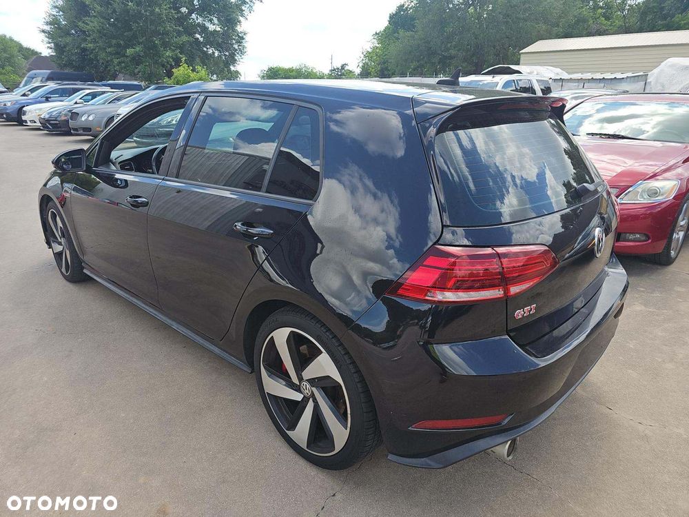 Volkswagen Golf - 5