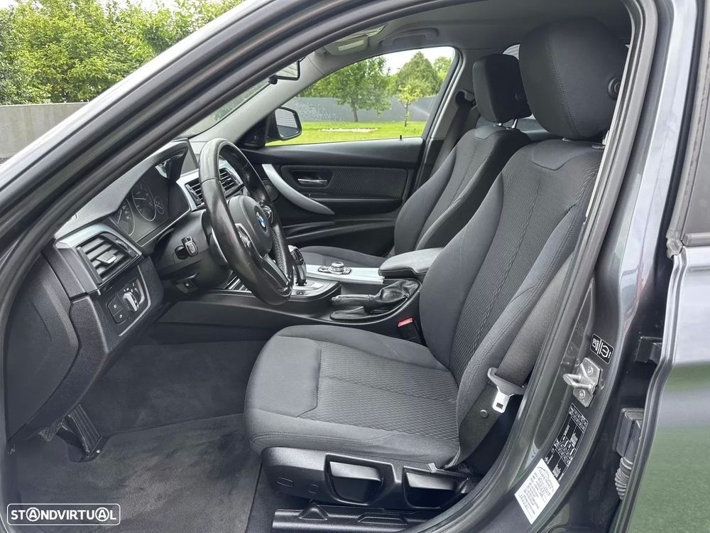 BMW 320 d Auto Line Sport - 27