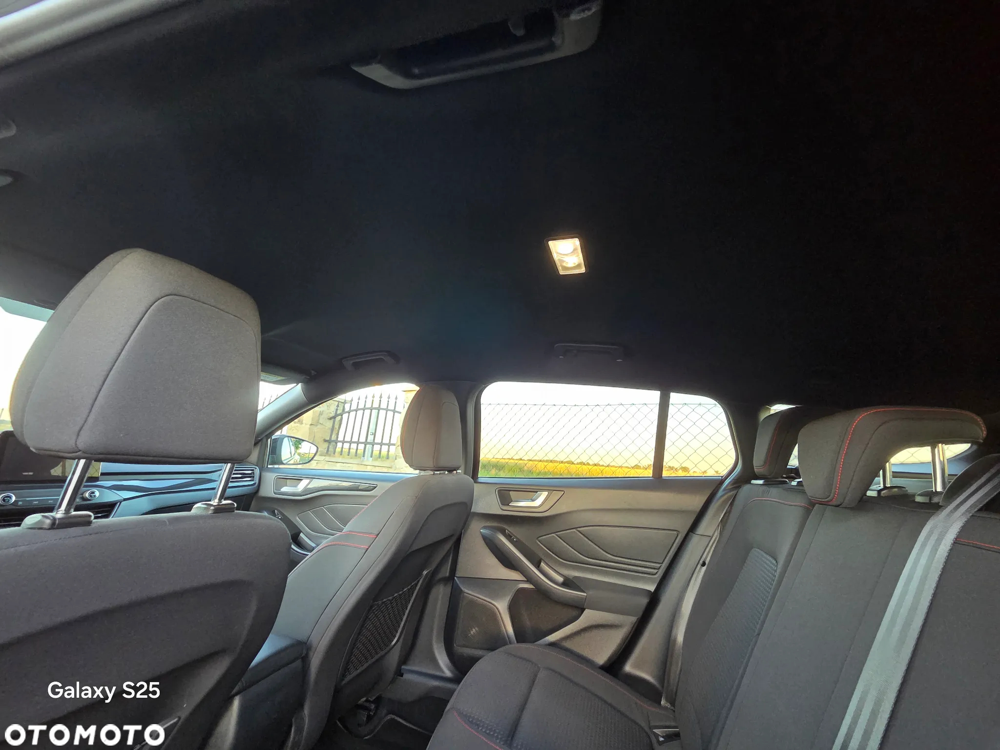 Ford Focus 1.0 EcoBoost Hybrid ST-LINE - 12