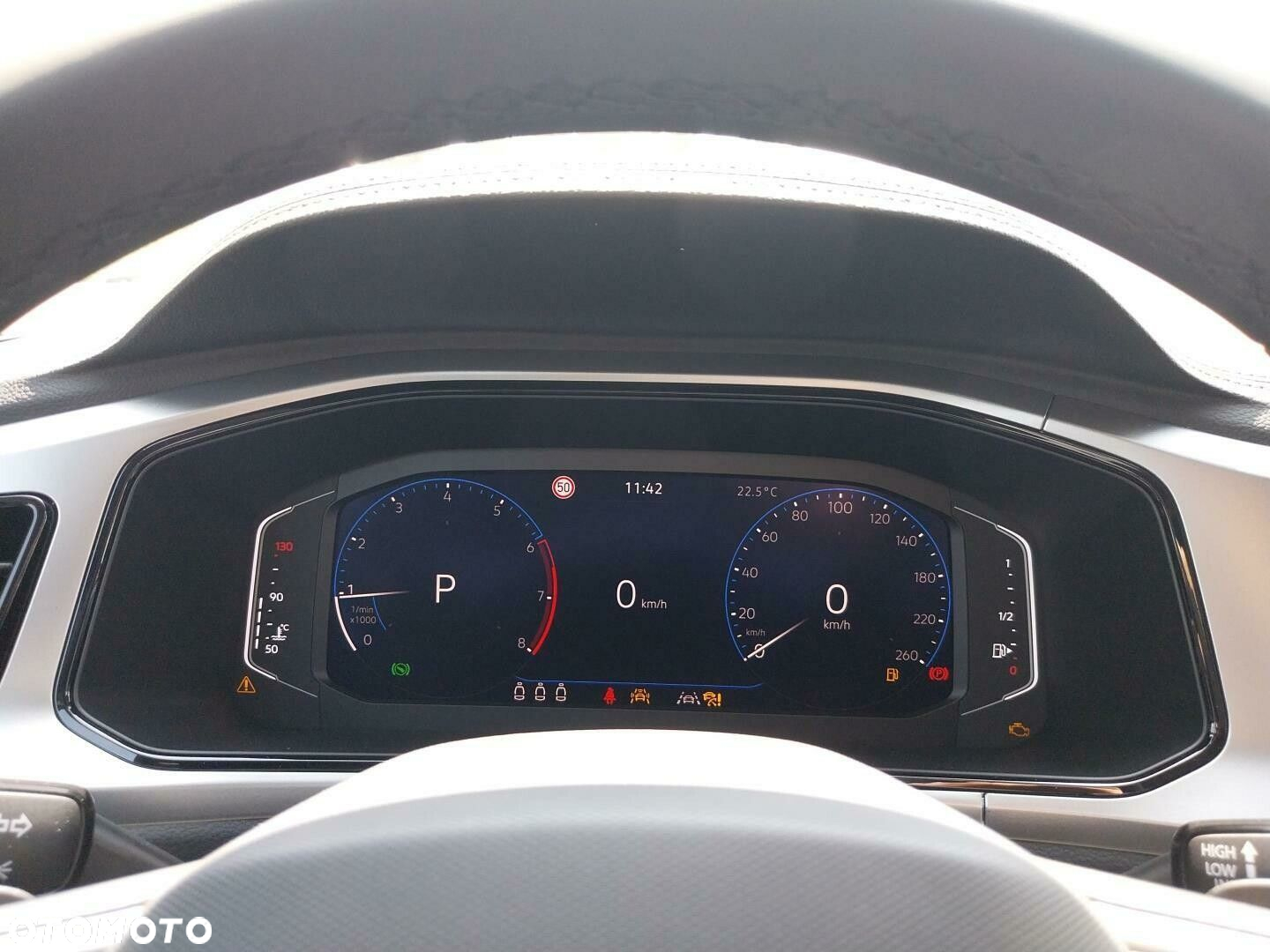 Volkswagen T-Roc - 13