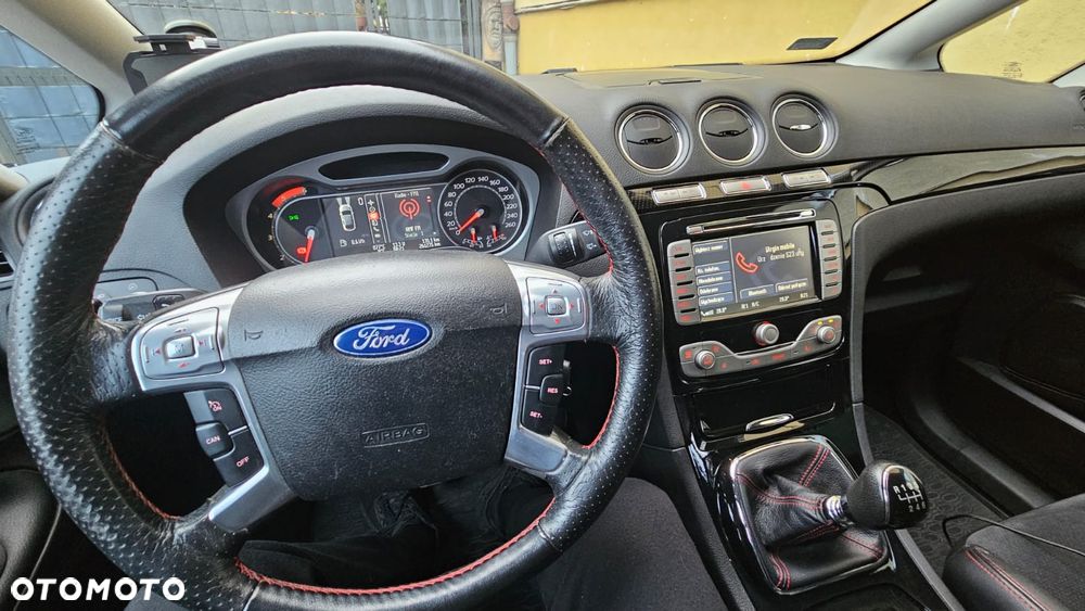 Ford S-Max - 11