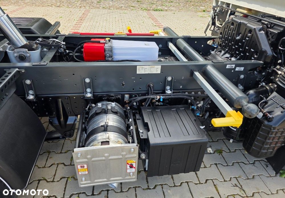 Mitsubishi Fuso Canter - 35