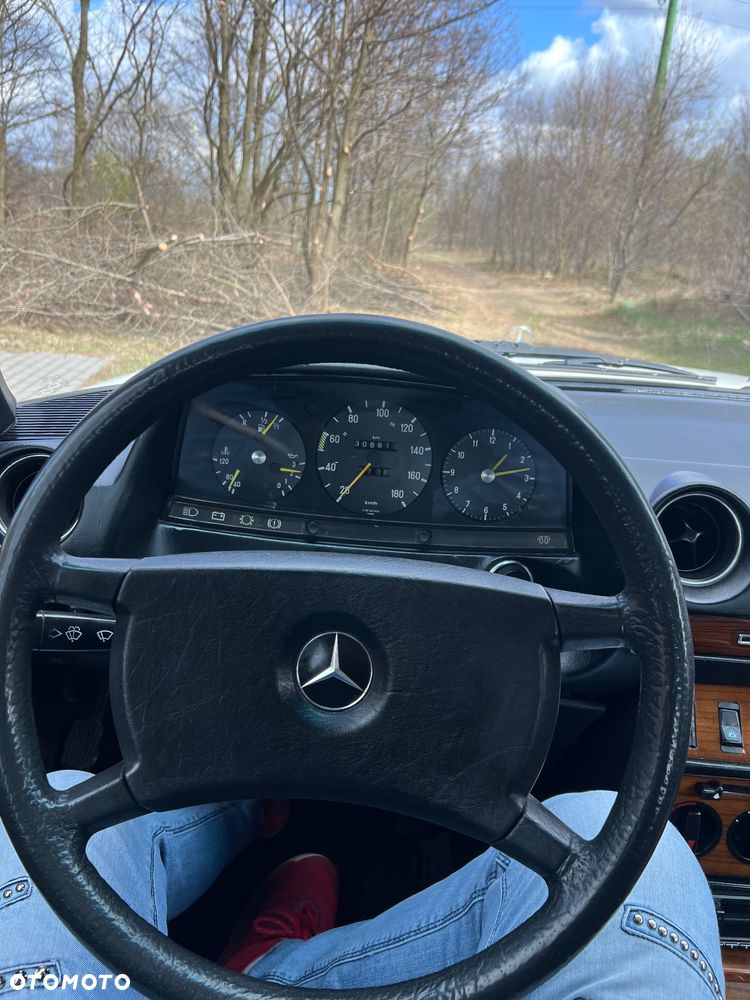 Mercedes-Benz W123 - 40