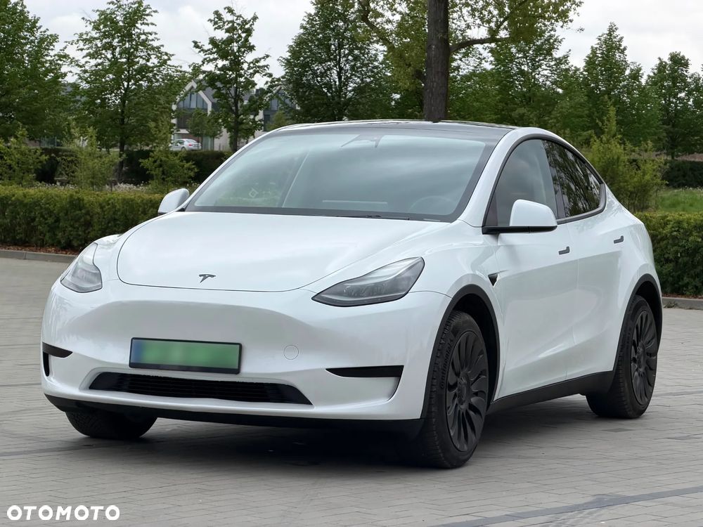 Tesla Model Y - 1