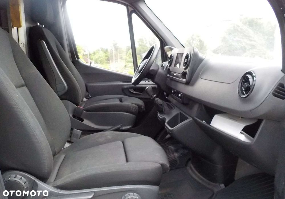 Mercedes-Benz Sprinter - 21