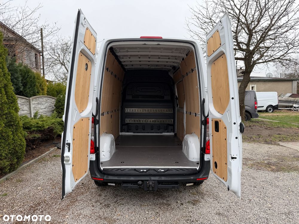 Mercedes-Benz Sprinter 907 - 22