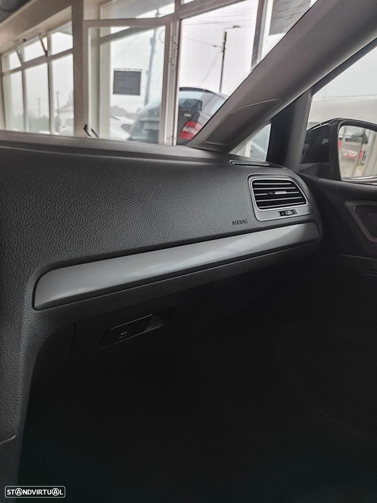 VW Golf 1.6 TDi Trendline BlueMotion - 31