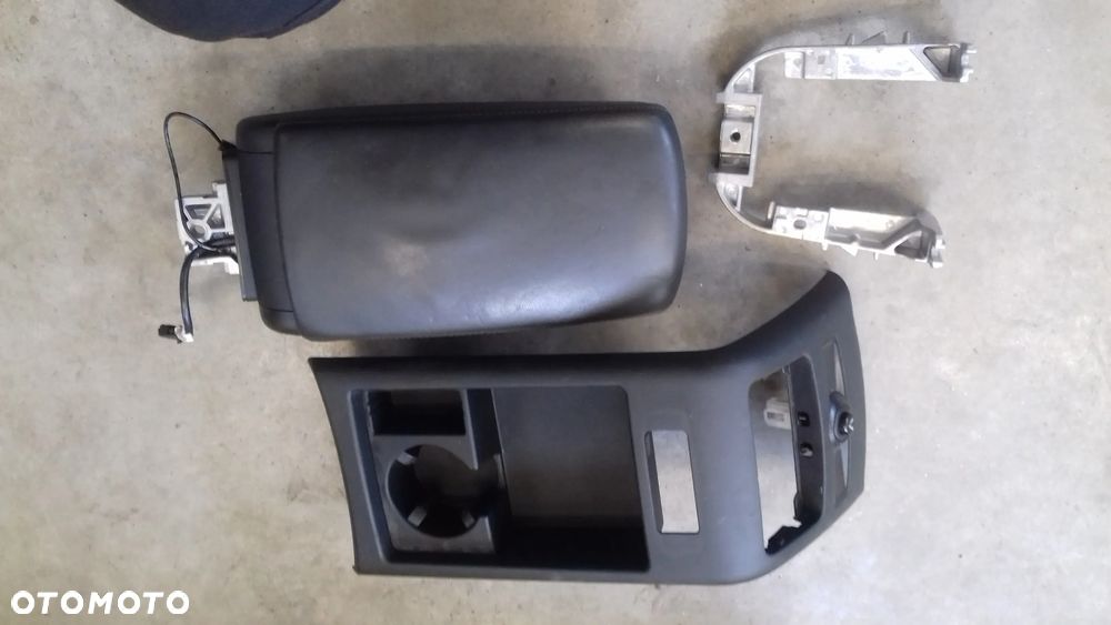 podłokietnik skórzany czarny A6 C6 kombi - 1