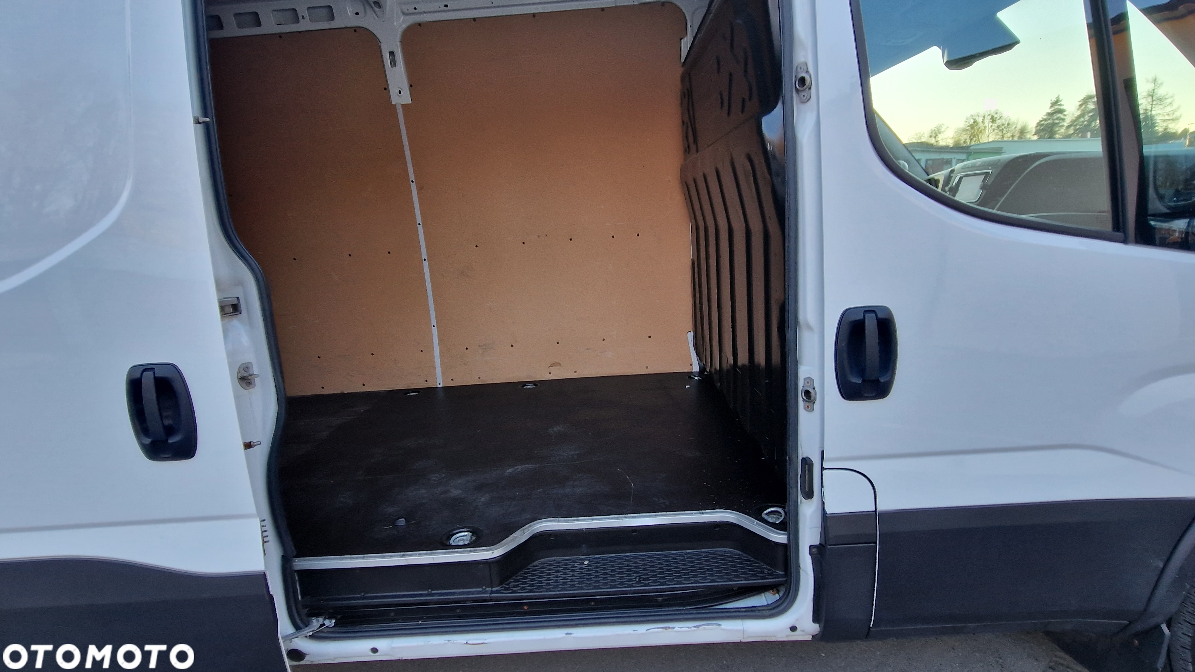Iveco DAILY HIMATIC MAX L4H2 35S16 160KM FUL LEDYDAILY MAXI 35s16 Klimatronik Kamera AKTYWNY Tempomat NOWE OPONY - 20