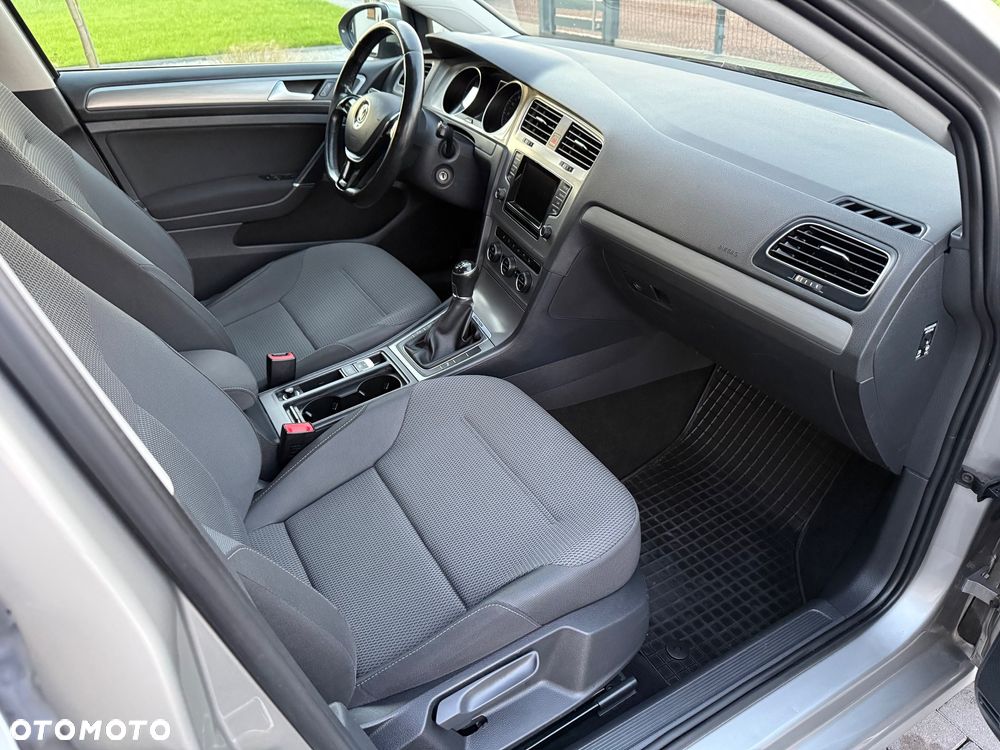 Volkswagen Golf - 26