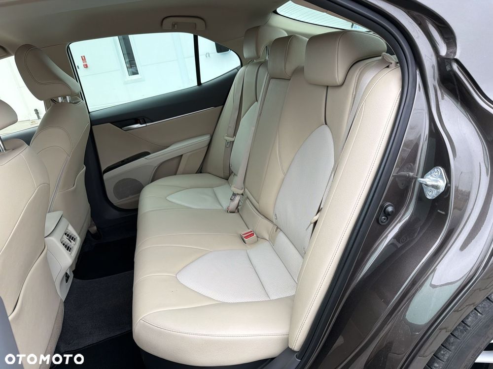 Toyota Camry 2.5 Hybrid Executive CVT - 10